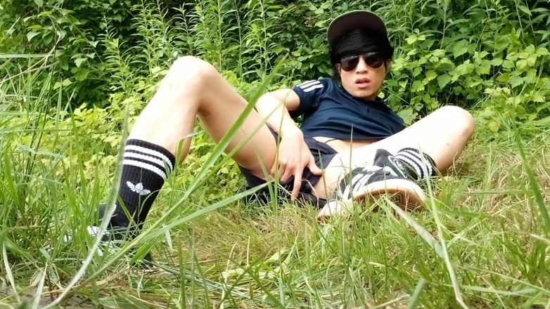 Jon Arteen: Poté, co byl chycen venku, gay twink Jon Arteen se...
