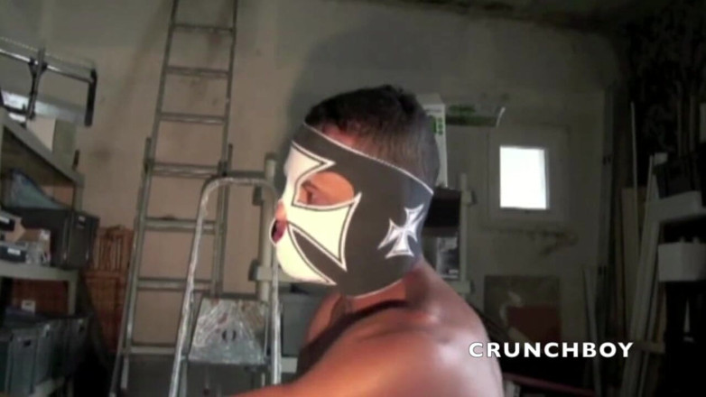 STRAIGHT BOY CURIOUS: Latino twink knullad av fantastiska latino xxl kuk med mask