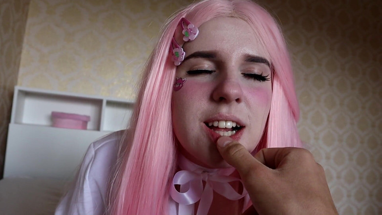 BubbleGum: Úžasné kouření s gumami, sperma v ústech sladké holky