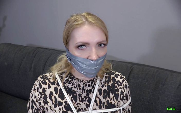 Gag Attack!: Mila - клейкой лентой ПВХ с кляпом во рту