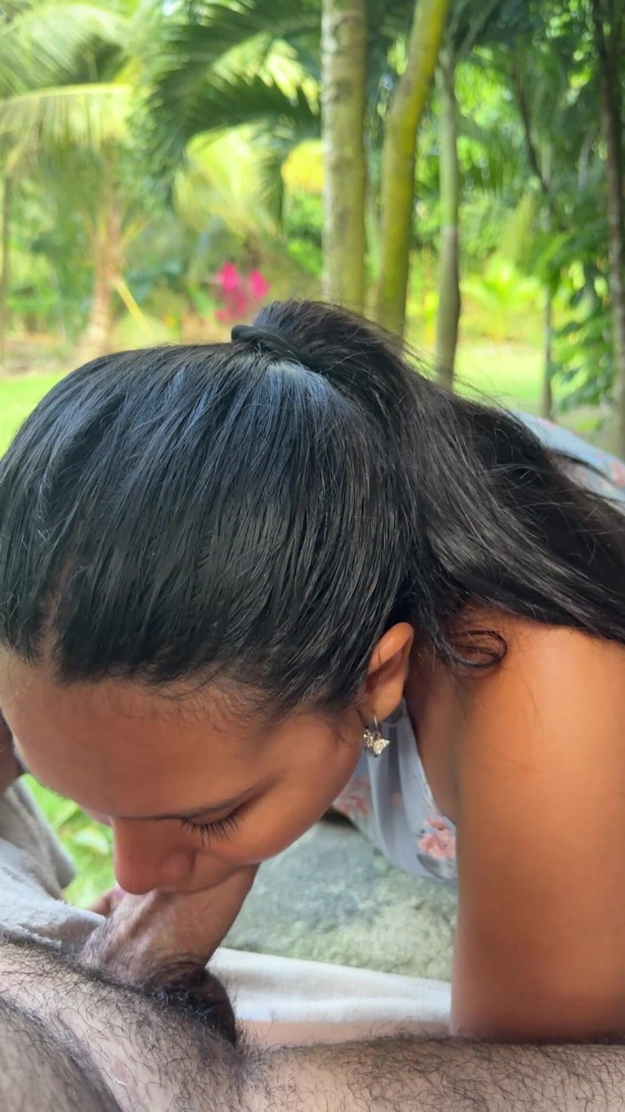EMY_AND_JONH: สาวชนบทเงี่ยนโดนเย็ดก่อนที่เจ้าของจะมาถึง