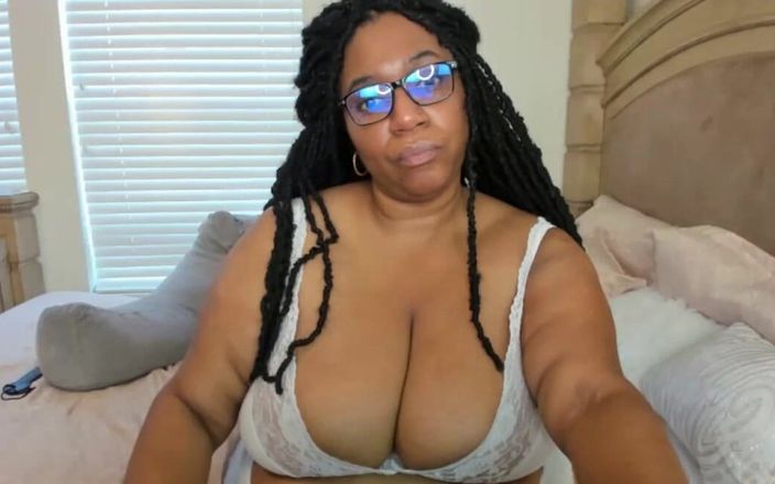 Josie4yourpleasure: Wir werden heute ölig. So süß und unschuldig in ganz weiß.