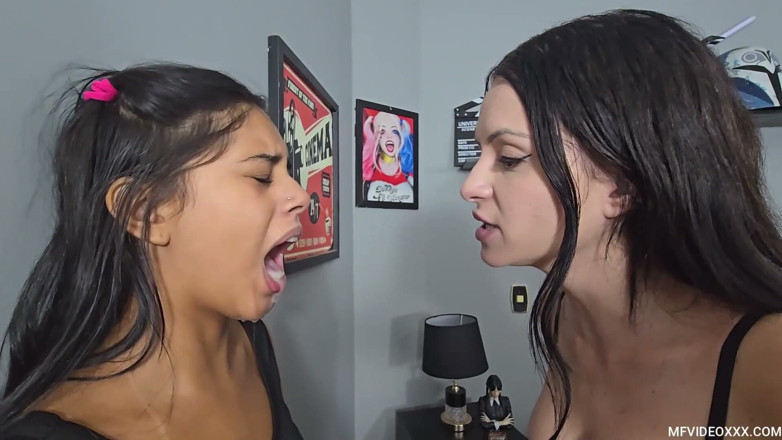 MF Desires: Llenar tu boca con mi saliva