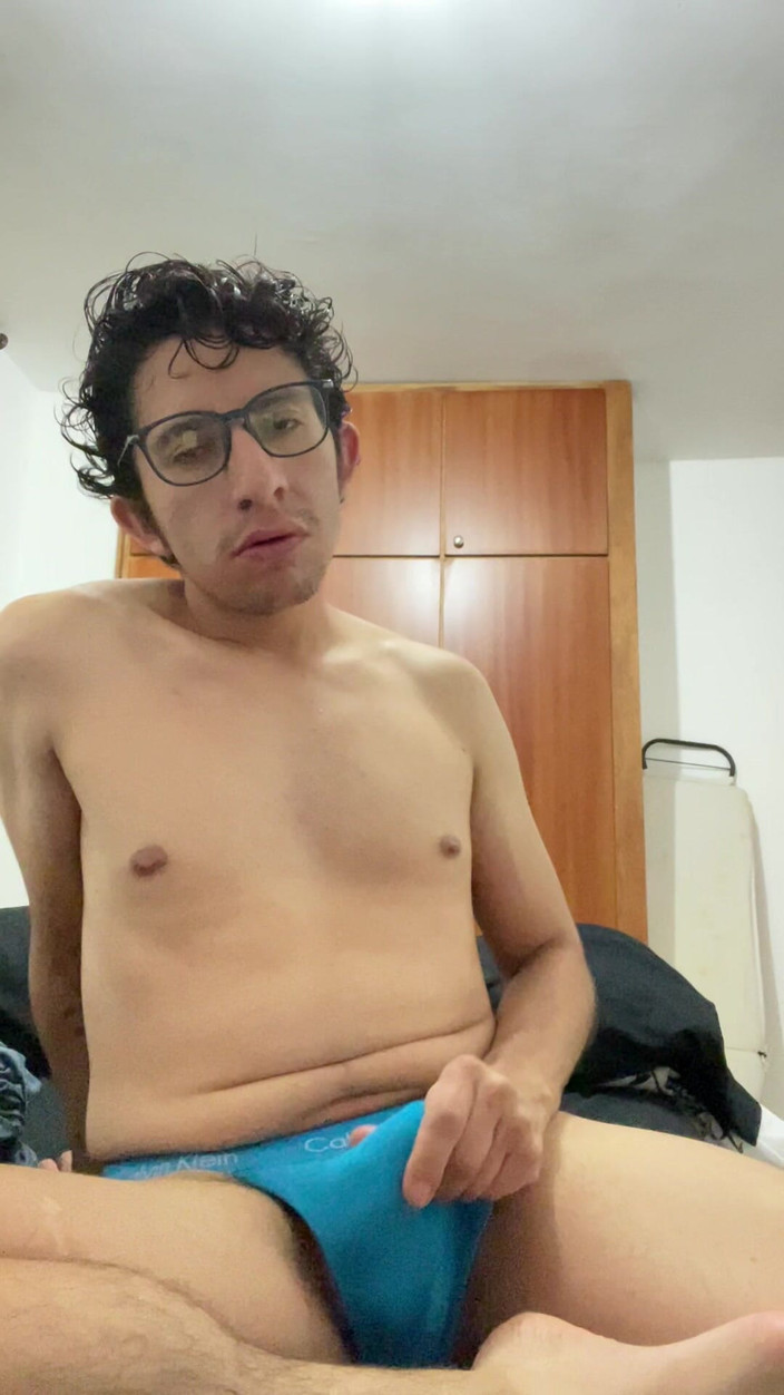 littlelatinhunter: Si latino muda panas melancap amatur