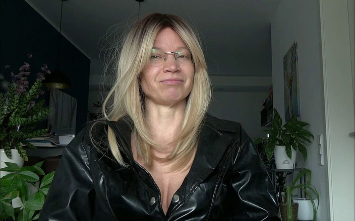 Annika Rose: 目の前に置いたものを食べるのは君だ!