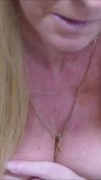 POV-dirtytalk-handjob Mit Deinem Französischen Zimmermädchen, Das Vor Dir Kniet