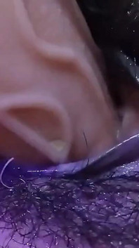 딜도 털이 무성한 미시 보지로 보지를 플레이하는 집에서 만든 섹시한 여자