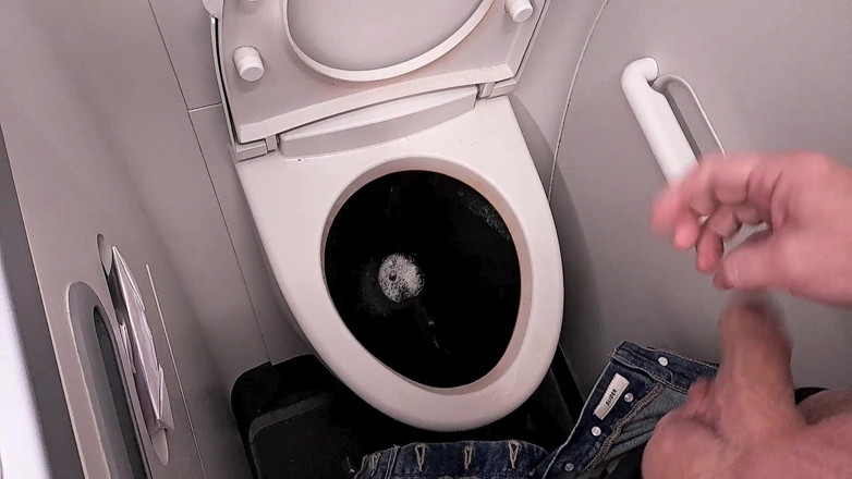 Master Drex: Fare pipì in aereo