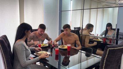 Rauls Bud: De hete Latina Yenifer Chacon redt ons en laat ons...