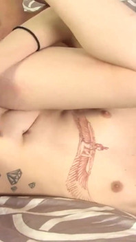 Christian assustador entra no quarto do Tesouro para fazer sexo anal