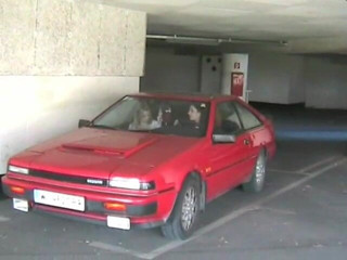 Femdom Austria: Kencing di tempat letak kereta