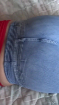 Der dicke arsch einer reifen latina mit jeans an und jeans runter