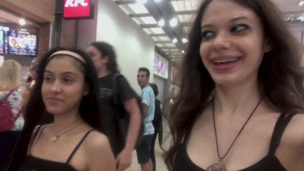 Dolls Cult: Dupla caminhada de porra no shopping depois de um enorme...