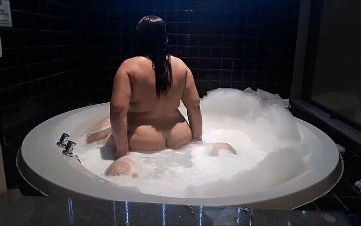 Enfgulosa: Ficken in der badewanne