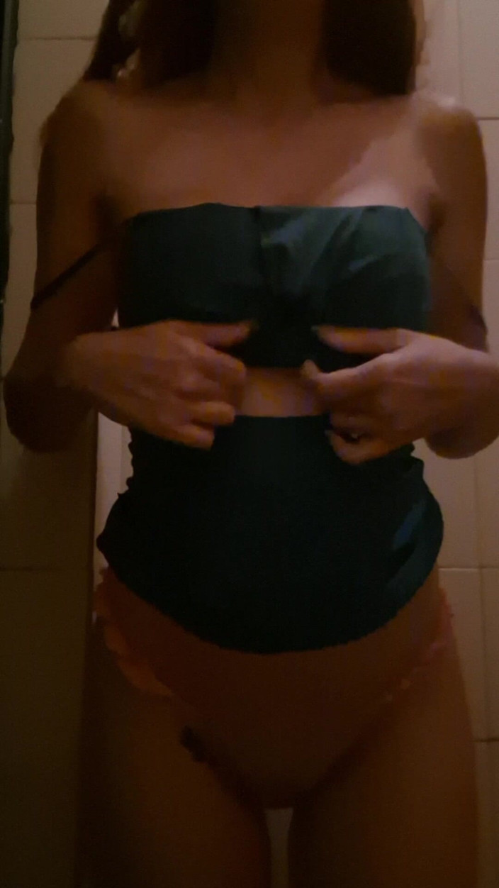 FannySquirting: Meine Frau Verlässt Die Arbeit Und Verbringt Im Pornokino Mit...