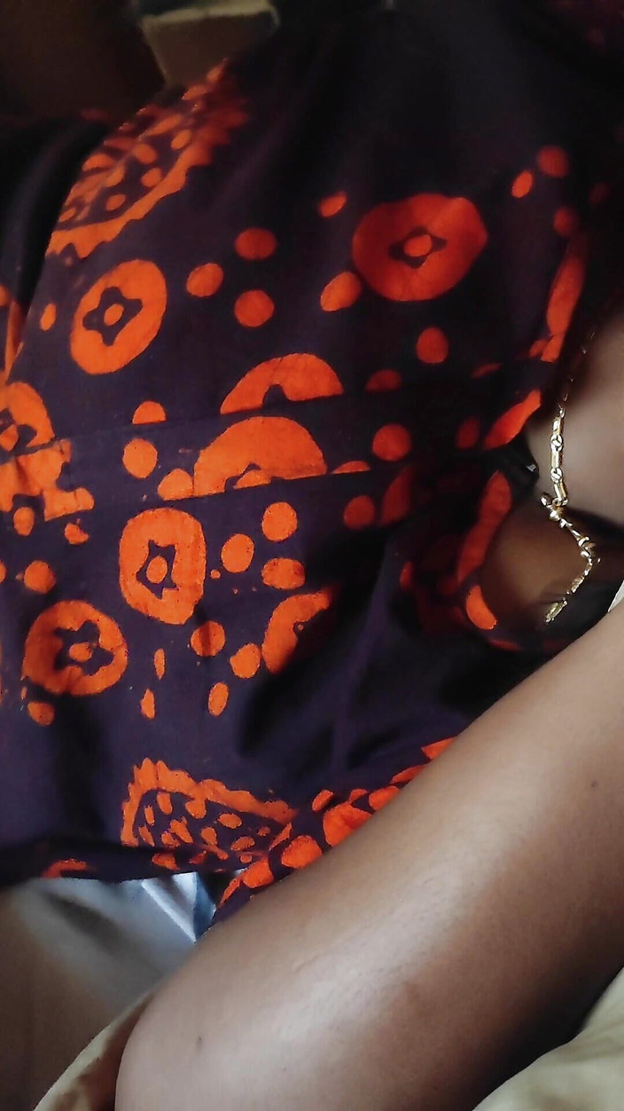 Realmallucouplevlog: Une bhabhi desi se montre à son voisin