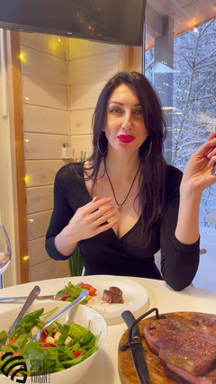 LizaVirgin: 我邀请我的继母去一家餐馆，并得到了爽快的性爱的奖励。Pov
