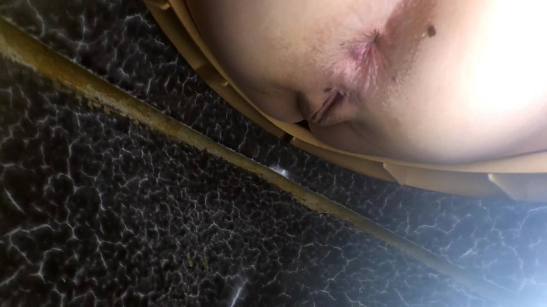 SexyFairyTale: Awek kencing di tandas