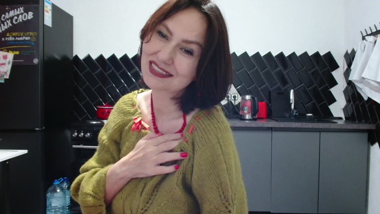 AngelaMilf: Mature Seduces You Without Being Completely Naked