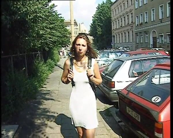 YOUR FIRST PORN: Польська Ніколь підійшла на німецьких вулицях