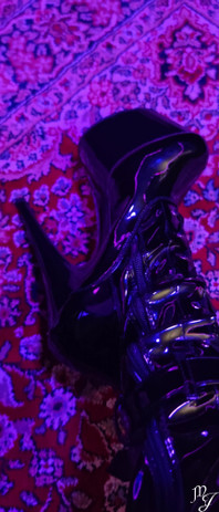 Mi Nuevo Par De Botas Hasta El Muslo - Mistress Julia