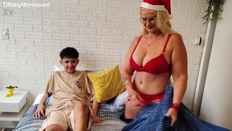 Tiffany Montavani: La matrigna di Tiffany presenta il suo entiado con il...