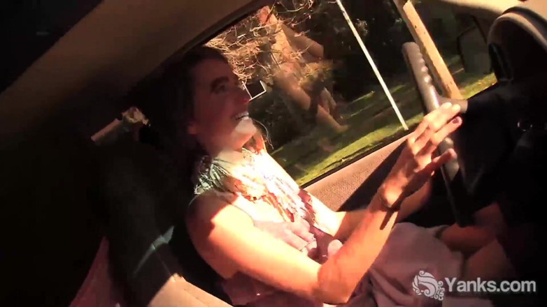 Yanks: Yanks - Nena Chloe Randall se masturba en el coche