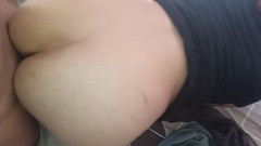 Eatrella j: Závislá, ošukaná a nevzdá svůj mobilní telefon