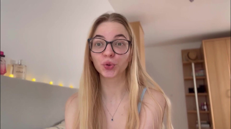Goddess_Bella_Rae: La plus grosse (la plus petite) bêta de l’interne