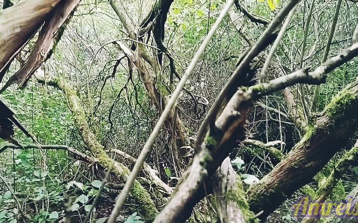 Amreis: Hete extreme masturbatie in het bos, klaarkomen in slomo
