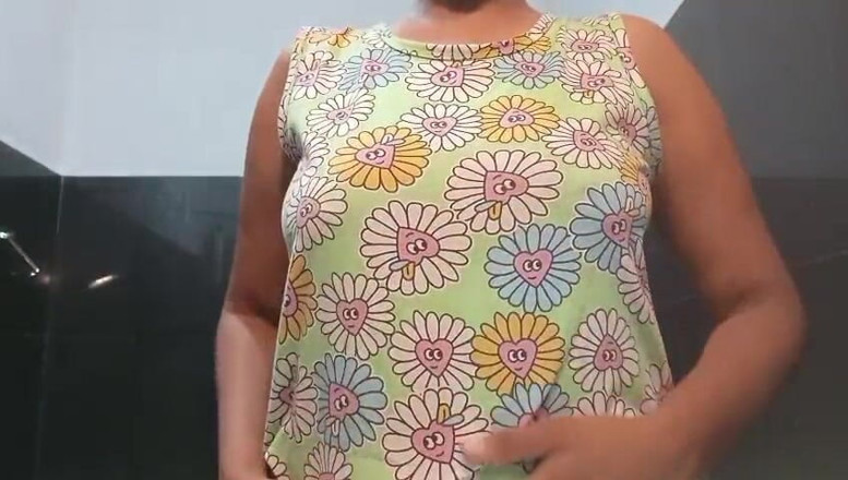 Miya White: Gioca con la sua figa eccitata per bene è eccitata in...