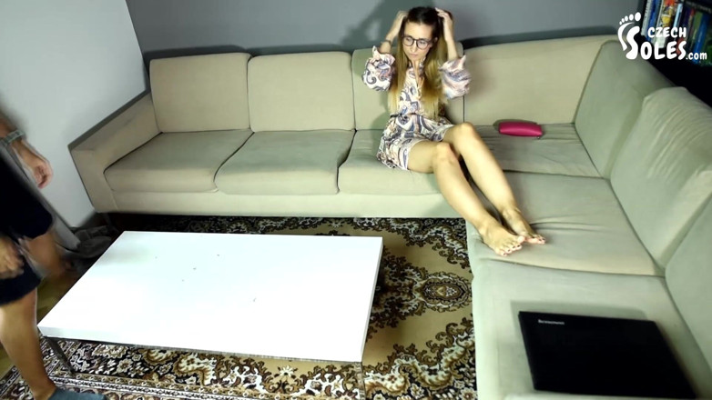 Czech Soles - foot fetish content: Opravím ti notebook a uctívám tvé nohy. Obchodovat?