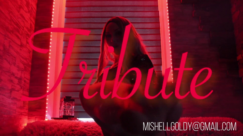 Goddess Misha Goldy: 迷人的 finjoi！为我抚摸那个致敬按钮并高潮！