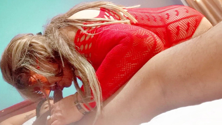 Sofixxx: Matură sexy pune prezervativul pe mine ca să o pot...