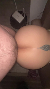 Adik tiri merayu untuk selesai creampie - keseronokan amatur gaya doggy