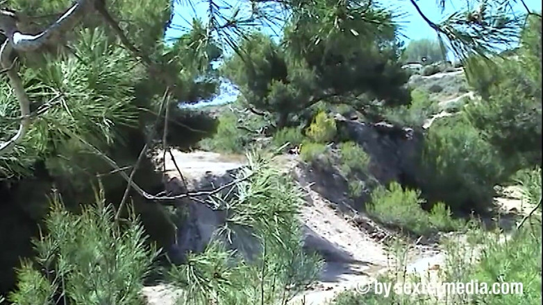 Beachbitches: Seks solo gadis remaja di bukit pasir mallorca