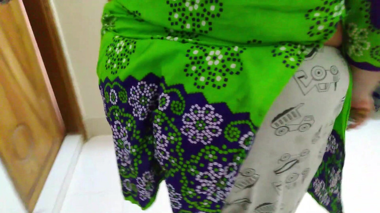 Aria Mia: Servitoare egipteană cu hijabi mare și frumoasă futută de fiul vitreg...