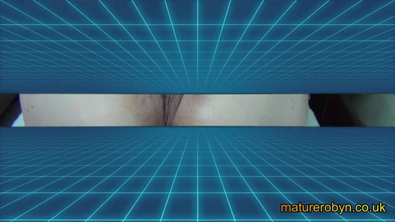 Mature Robyn: Zabawka i zabawa analna