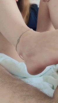 Solche süßen Zehen und Sohlen, süße mit dem knöchel liebt footjob!