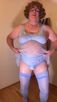Pakaian Dalam Biru Sissy