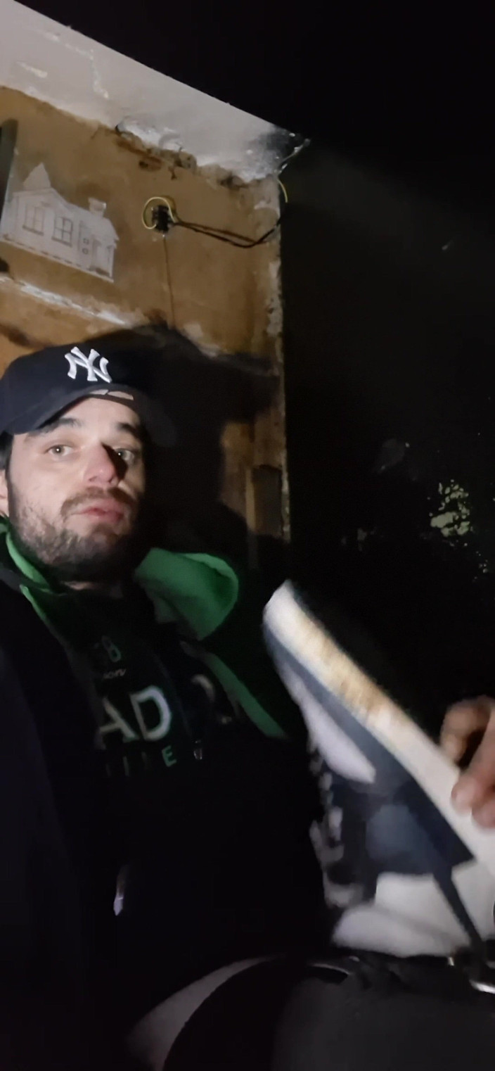 jerkofflover: Мой мегапотрясающий оргазм в моих туфлях Nike