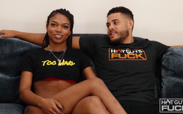 Hot Guys Fuck: La football star scopa una cheerleader arrapata nera di classe