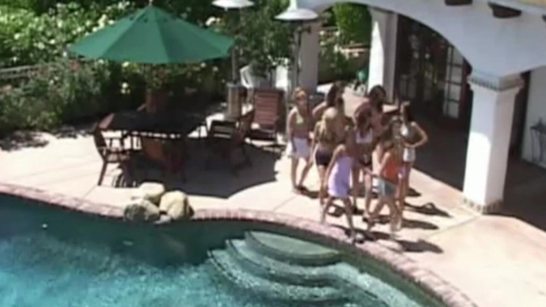 Bitch fucked bareback by big cock: Kurva surová ošukaná análním creampie překvapením