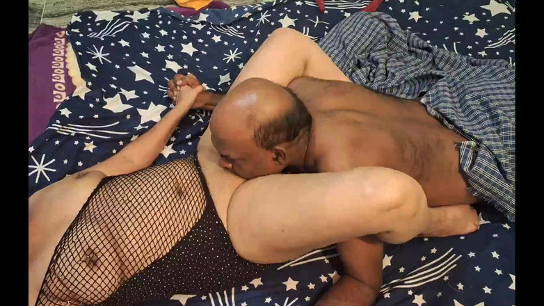 Sexy sindu: Velký zadek house kundička plná nahý sex na posteli