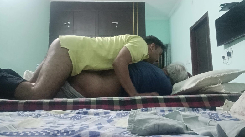 Rajasthani-old-lover: Băieți indieni desi sex cu tatăl vitreg vecin și ofițerul de...