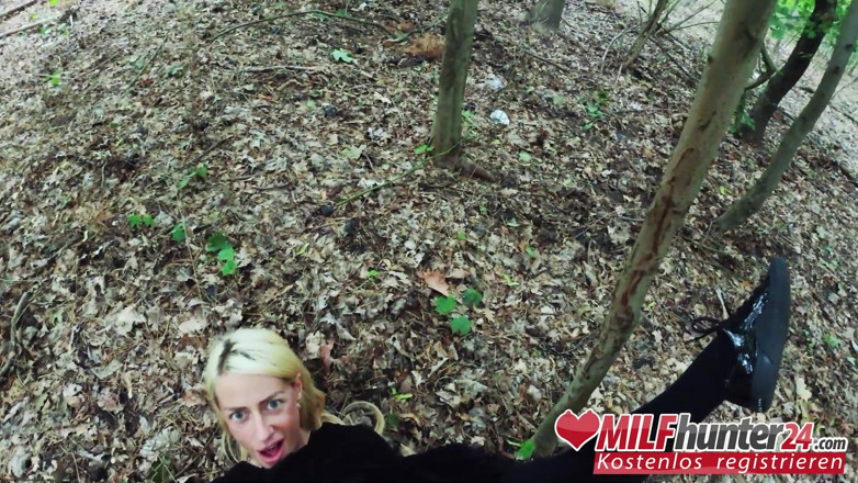 MILF Hunter 24: Harleen van hynten在公园里的淫荡约会对象!MILFhunter24