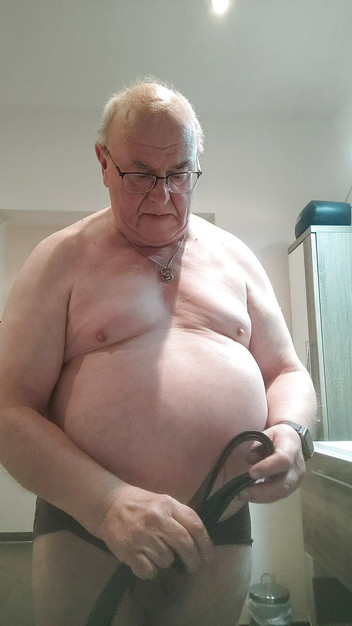 Karlchengeil: Tetek Beaten