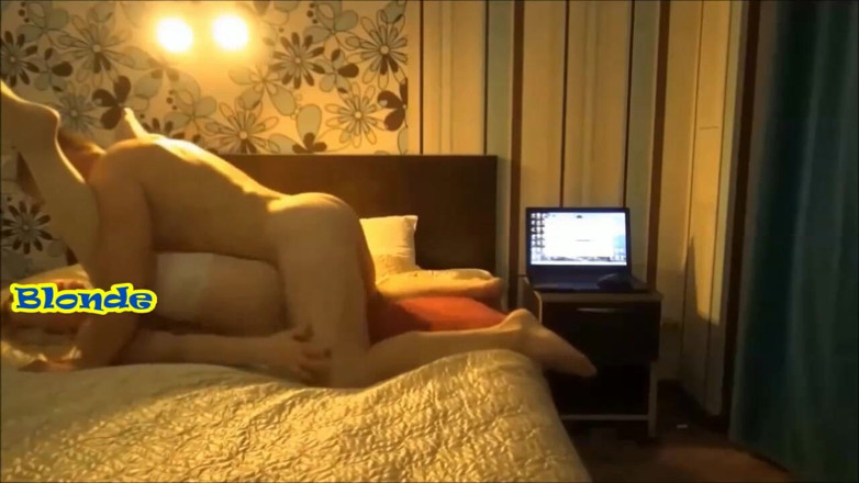 StrongSrg: Baas neukt secretaresse in hotel