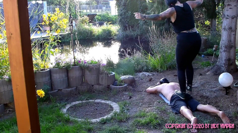 Domina Lady Vampira - SM Studio Femdom Empire: 옆집 문신을 한 소녀... 1/3