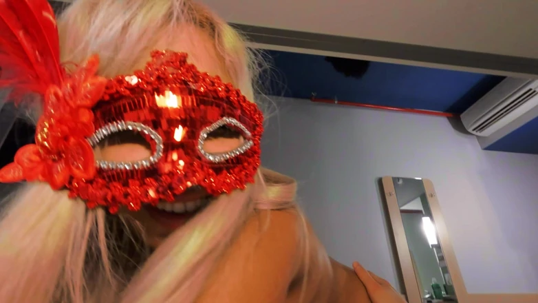 FlirtynDirty: Estadía secreta de Elena: sexo de mascarada en el hotel